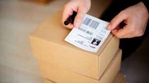 Dubai Businesses Are Embracing Self-Adhesive Stickers — Here’s Why It’s a Smart Move 2 How to Design Effective Shipping Labels